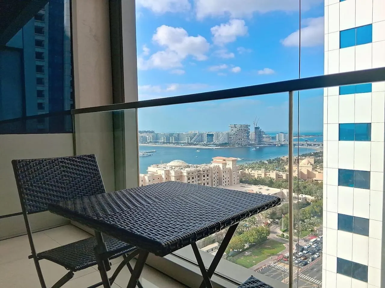 Ocean Heights - One Bedroom With Partial Sea View Dubai Apartment